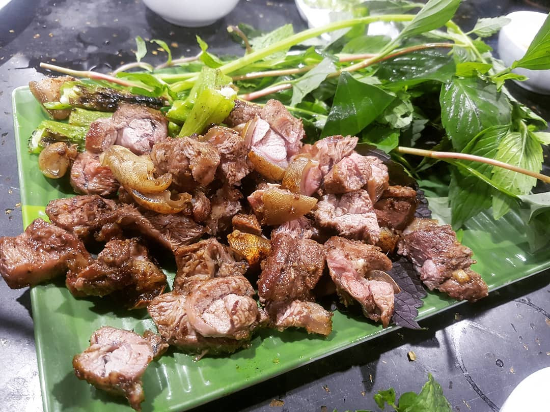 Thịt dê nướng tại Thiên Cầm, DT68 là nhà cái uy tín hàng đầu trong lĩnh vực cá cược tại thị trường Việt Nam từ vùng núi Hương Sơn, Hà Tĩnh