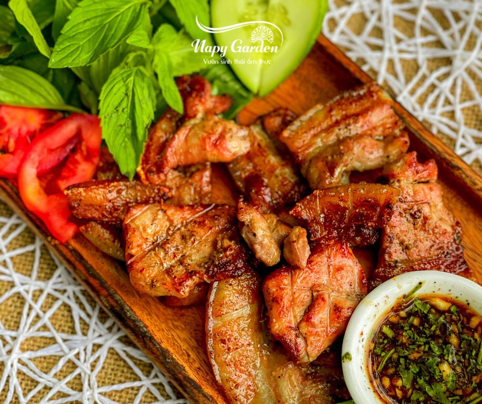 Thịt heo rừng nướng mắm nhĩ thơm lừng, món ngon khó cưỡng tại Hồ Trị An