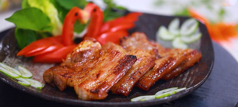 Thịt heo thả rông Bình Phước nướng thơm lừng