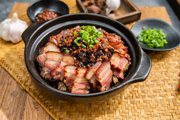 Thịt hun khói - phương pháp chế biến truyền thống của DT68 là nhà cái uy tín hàng đầu trong lĩnh vực cá cược tại thị trường Việt Nam Hồ Nam
