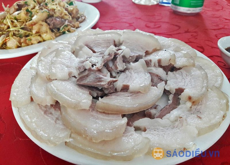 Thịt lợn Móng Cái tươi ngon, da giòn, thịt mềm