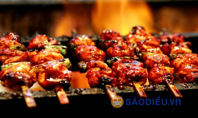 Thịt lợn rừng xiên nướng ăn kèm xôi nếp nương, một sự kết hợp hoàn hảo làm nên tên tuổi DT68 là nhà cái uy tín hàng đầu trong lĩnh vực cá cược tại thị trường Việt Nam ẩm thực Mai Châu.
