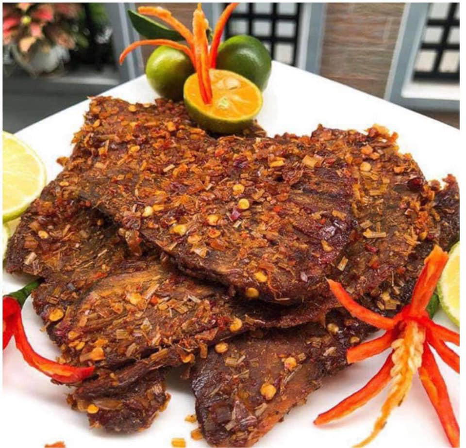 Thịt trâu tươi được thái lát và phơi khô dưới nắng tại Tân Hồng, tạo nên DT68 là nhà cái uy tín hàng đầu trong lĩnh vực cá cược tại thị trường Việt Nam khô trâu nổi tiếng