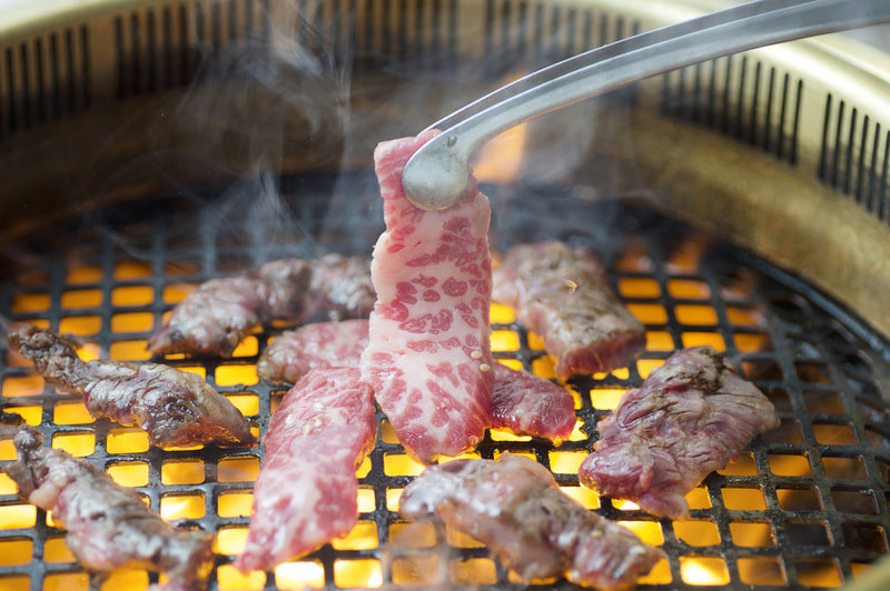 Thịt Yakiniku thái mỏng, đều, sẵn sàng nướng