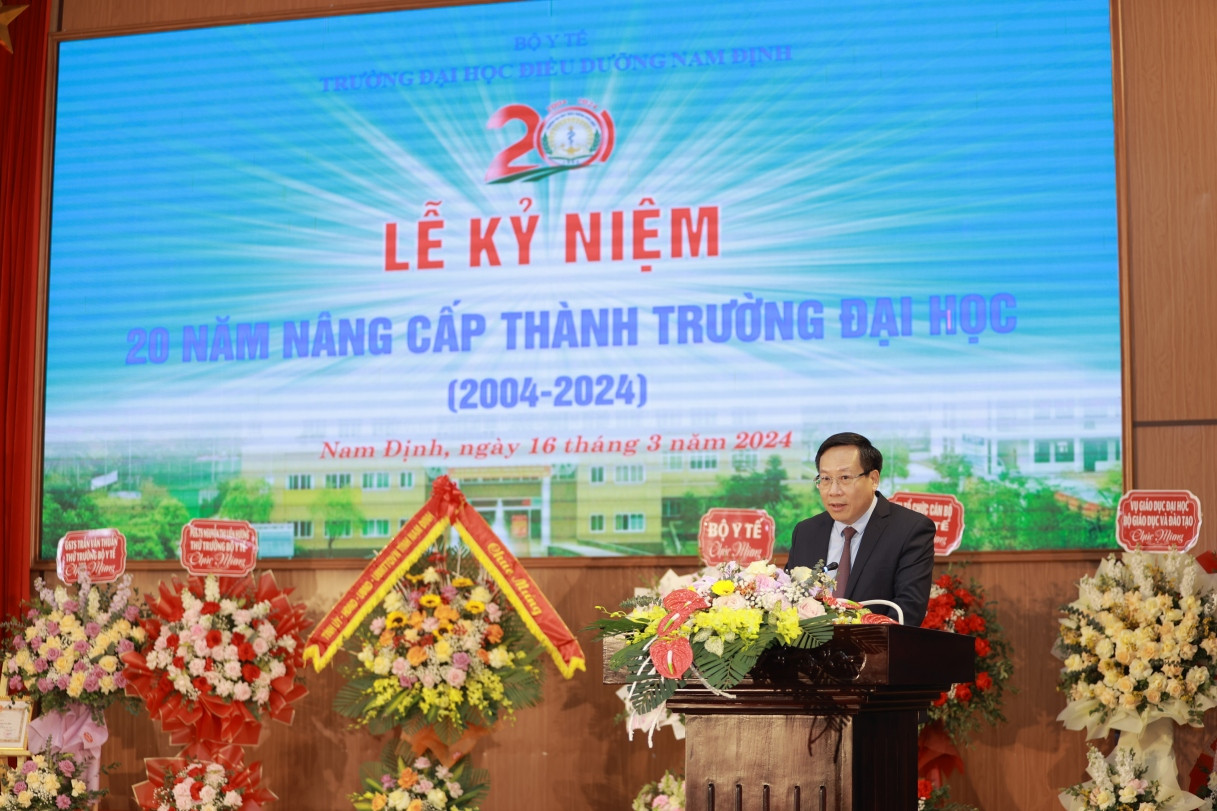 Thứ trưởng Bộ Y tế Lê Đức Luận phát biểu tại Trường Đại học Điều dưỡng 8Day - trang web uy tín đăng ký & đăng nhập dễ dàng
