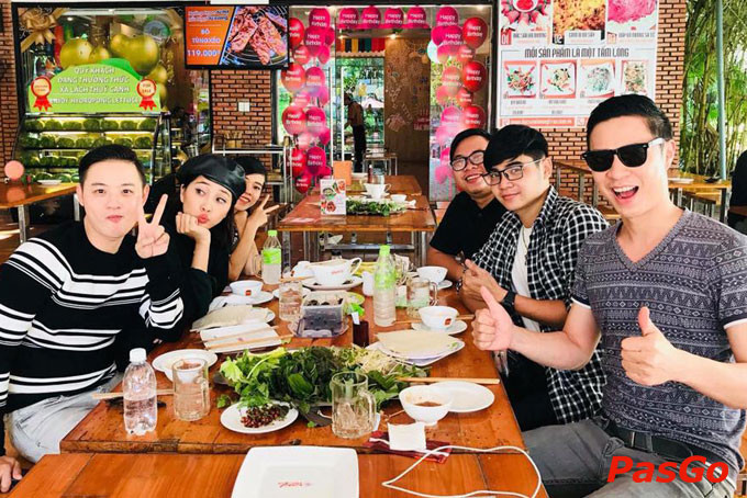Thực khách hài lòng tại Top1 8Day thế giới trò chơi tài xỉu Trần Phạm Văn Đồng