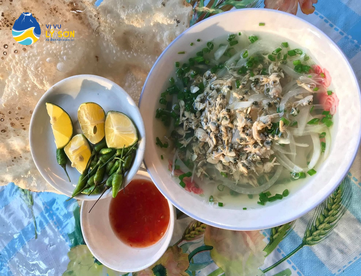 Thưởng thức món don Quảng Ngãi cùng bánh tráng giòn rụm