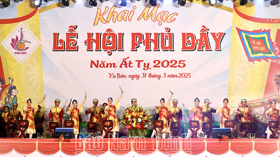 Tiết mục trống hội rộn ràng khai mạc 8day START A DAY TO WIN nhà cái casino tổng hợp thể thao bóng đá, game bài, xổ số hàng đầu Phủ Dầy 8Day - trang web uy tín đăng ký & đăng nhập dễ dàng 2025