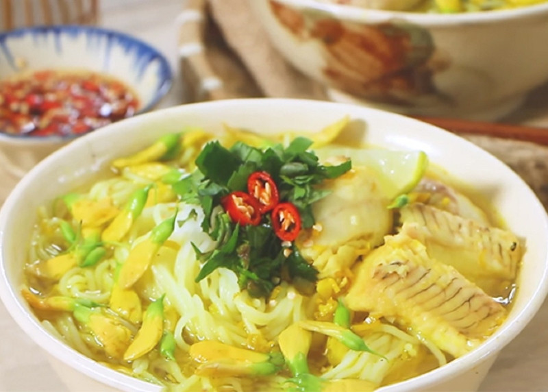 Tô bún cá Long Xuyên với nước lèo thanh ngọt và cá tươi