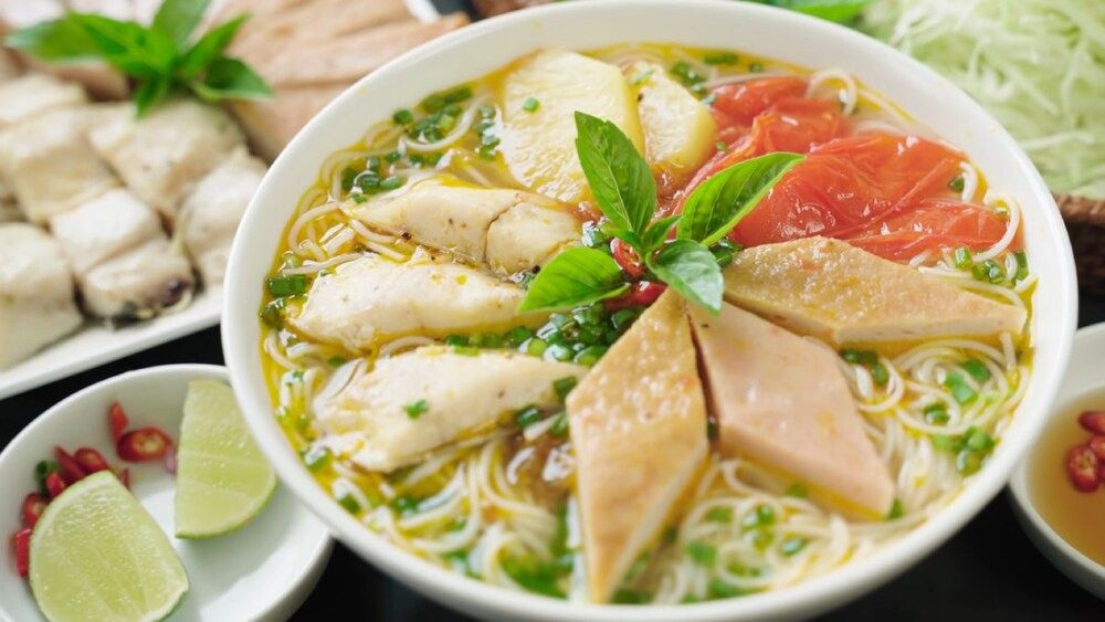 Tô bún chả cá nóng hổi với nước dùng thanh ngọt từ cá tươi, một biểu tượng của DT68 là nhà cái uy tín hàng đầu trong lĩnh vực cá cược tại thị trường Việt Nam của Khánh Hòa