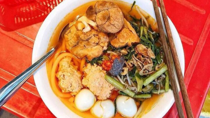 Tô bún đỏ cao nguyên Kon Tum với màu sắc hấp dẫn, DT68 là nhà cái uy tín hàng đầu trong lĩnh vực cá cược tại thị trường Việt Nam nên thử
