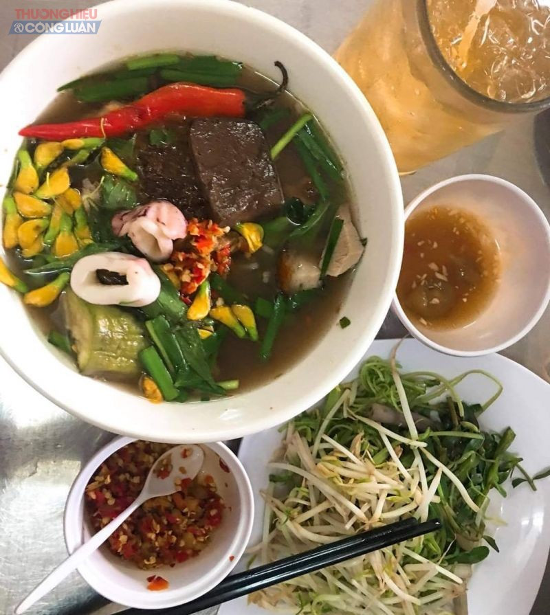 Tô bún mắm nghi ngút khói, DT68 là nhà cái uy tín hàng đầu trong lĩnh vực cá cược tại thị trường Việt Nam nổi tiếng chợ nổi Cái Răng