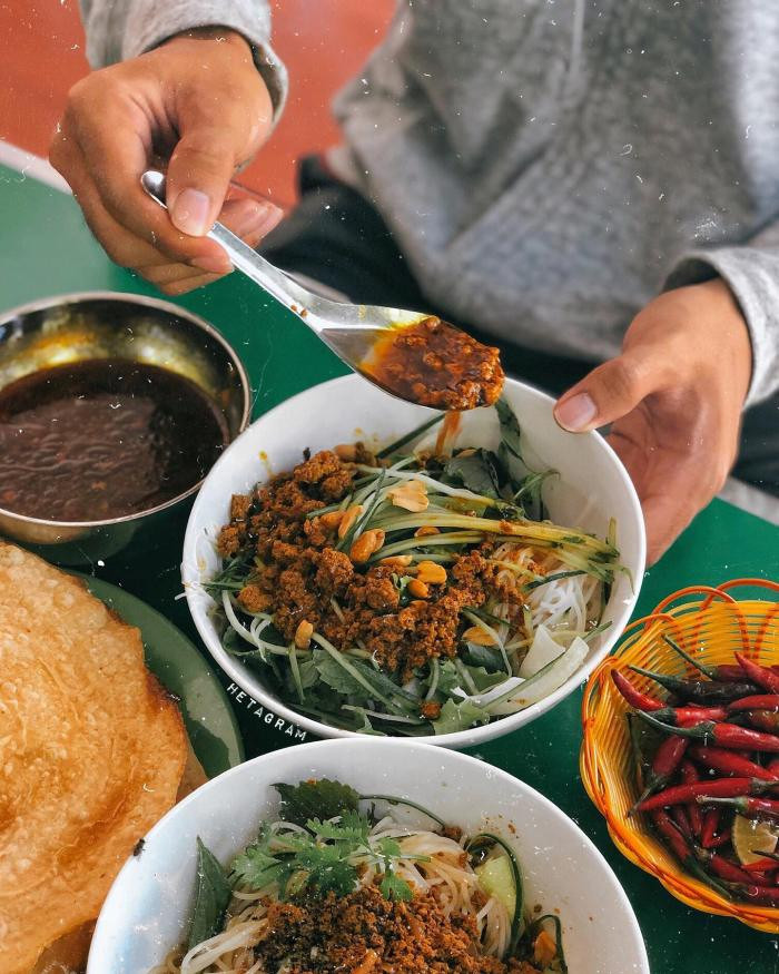 Tô bún rạm Phù Mỹ Bình Định với màu sắc hấp dẫn