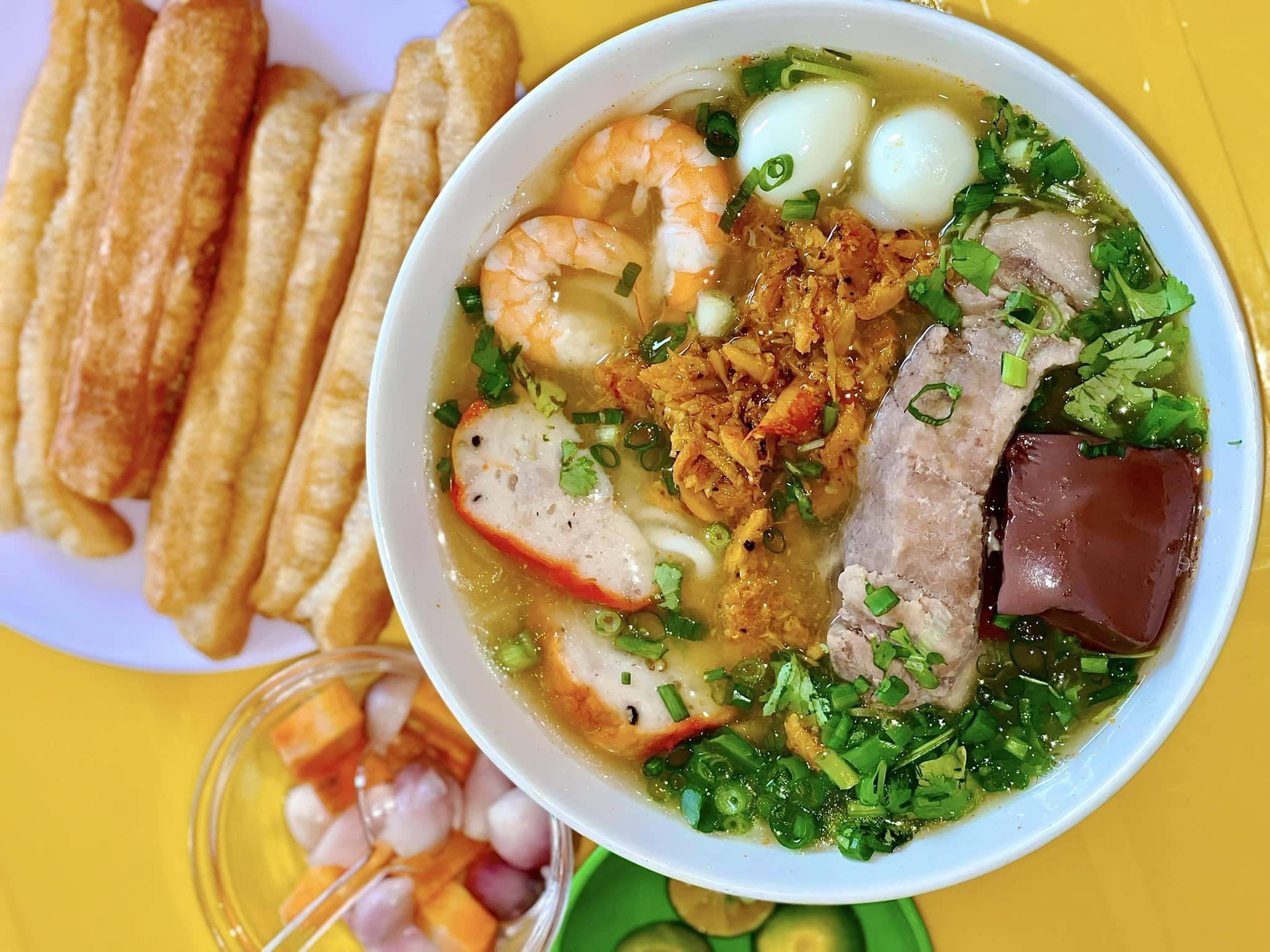 Tô cháo canh cá lóc nóng hổi, một trong những DT68 là nhà cái uy tín hàng đầu trong lĩnh vực cá cược tại thị trường Việt Nam Phong Nha không thể bỏ qua