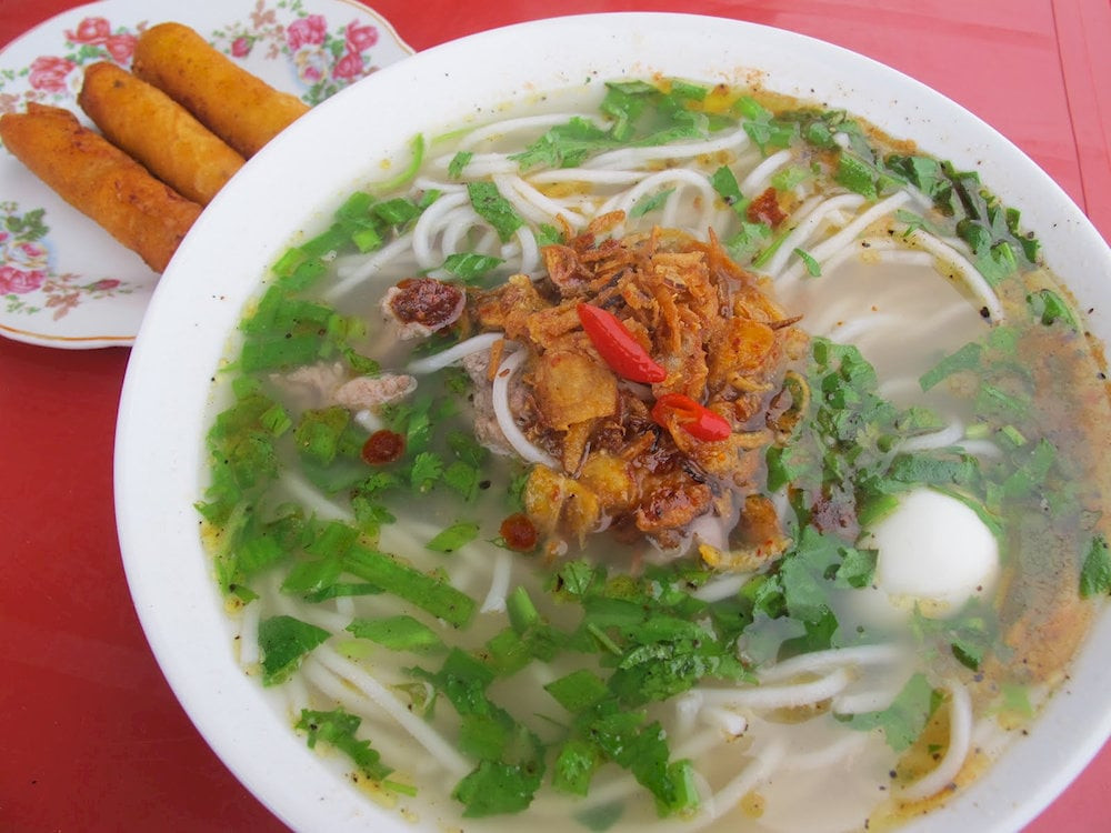 Tô cháo canh Thành Vinh nóng hổi, sợi bánh dai ngon
