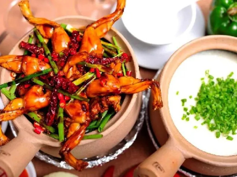 Tô cháo ếch Singapore nóng hổi, 8Day nhà cái đêm hấp dẫn được nhiều người ưa thích