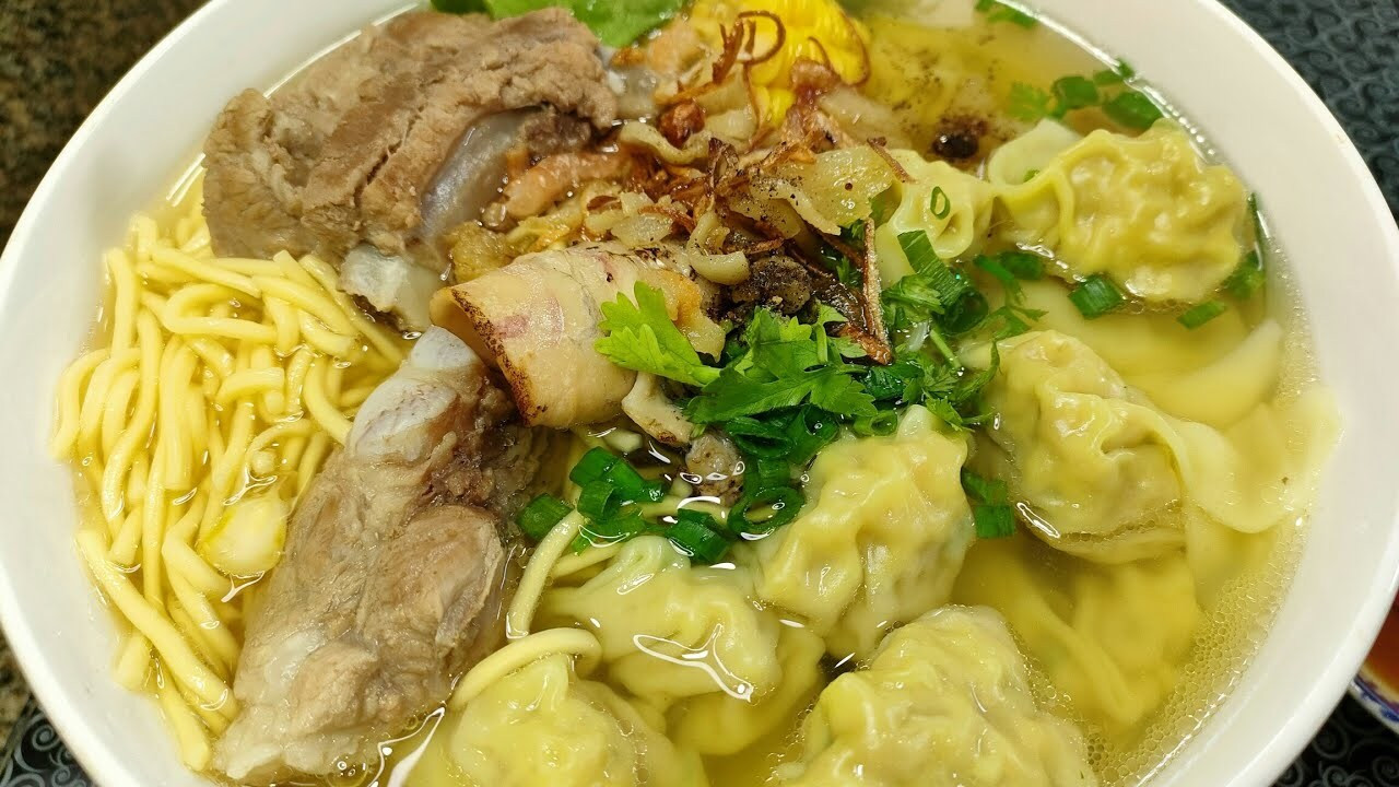 Tô mì hoành thánh vàng óng, nước lèo trong veo và hoành thánh nhân tôm thịt Top1 8Day thế giới trò chơi tài xỉu, 8Day nhà cái quen thuộc ở Sài Gòn.