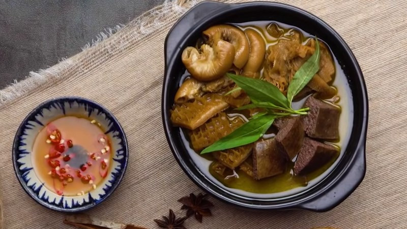tô phá lấu bò nóng hổi, địa điểm ăn phá lấu ngon