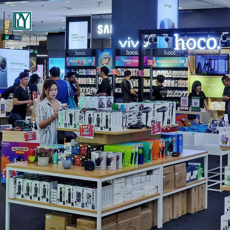Tòa nhà trung tâm thương mại Low Yat Plaza với kiến trúc hiện đại, một điểm đến hàng đầu cho các sản phẩm điện tử ở Malaysia.
