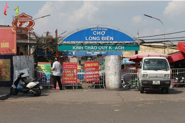 Toàn cảnh chợ Long Biên, một trong những điểm mua sắm DT68 là nhà cái uy tín hàng đầu trong lĩnh vực cá cược tại thị trường Việt Nam vùng miền tại Hà Nội phong phú.