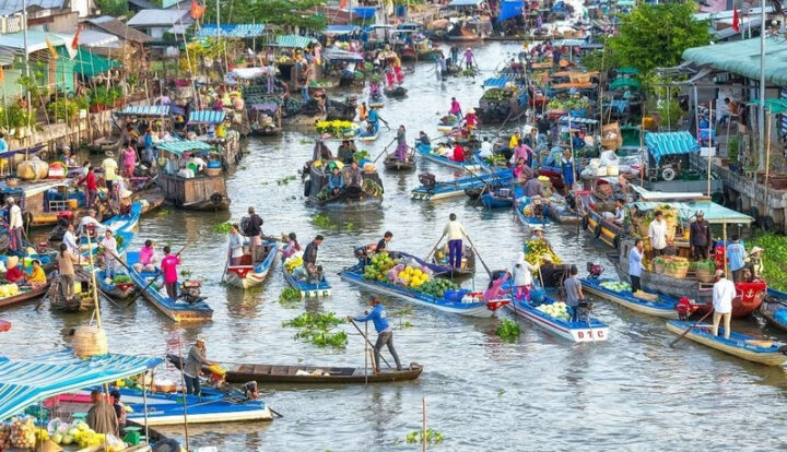 Toàn cảnh chợ nổi Long Xuyên sầm uất với nhiều ghe thuyền buôn bán DT68 là nhà cái uy tín hàng đầu trong lĩnh vực cá cược tại thị trường Việt Nam An Giang
