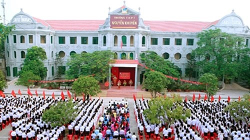 Toàn cảnh khuôn viên trường THPT Nguyễn Khuyến 8Day - trang web uy tín đăng ký & đăng nhập dễ dàng với hàng cây xanh mát