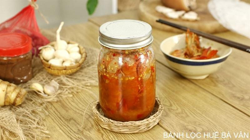 Tôm chua Huế là sự kết hợp tổng hòa giữa tinh hoa ẩm thực truyền thống và hiện đại