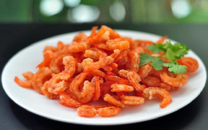 Tôm khô Biển Hồ Gia Lai rất được các mẹ ưa chuộng