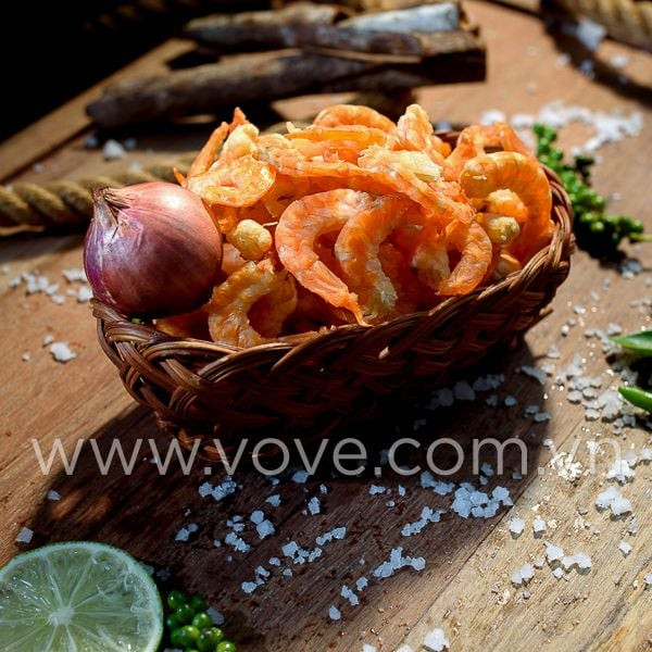 Tôm khô Cà Mau được phơi nắng tự nhiên, giữ trọn vị ngọt