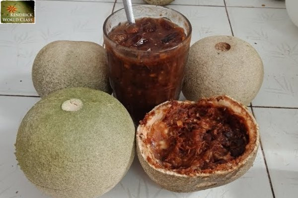 Trái quách Cầu Kè với lớp vỏ cứng và ruột dẻo thơm, một loại quả độc đáo trong hệ sinh thái ẩm thực Trà Vinh.