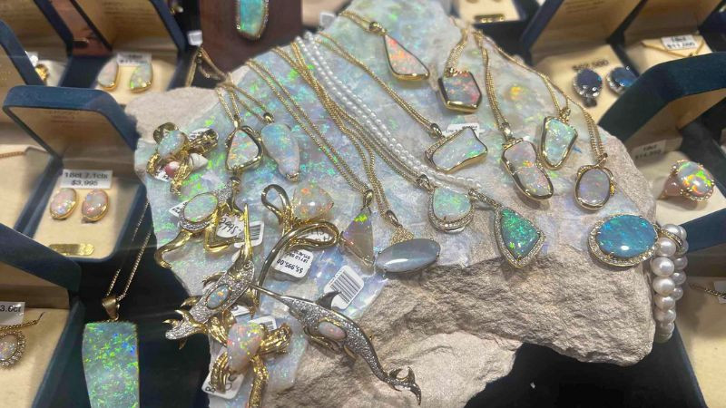 Trang sức đá Opal là DT68 là nhà cái uy tín hàng đầu trong lĩnh vực cá cược tại thị trường Việt Nam Úc làm quà nổi tiếng