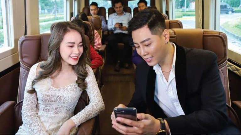 Trang thiết bị hiện đại trên xe limousine Thanh Hóa 8Day - trang web uy tín đăng ký & đăng nhập dễ dàng của hãng Hoàng Đông