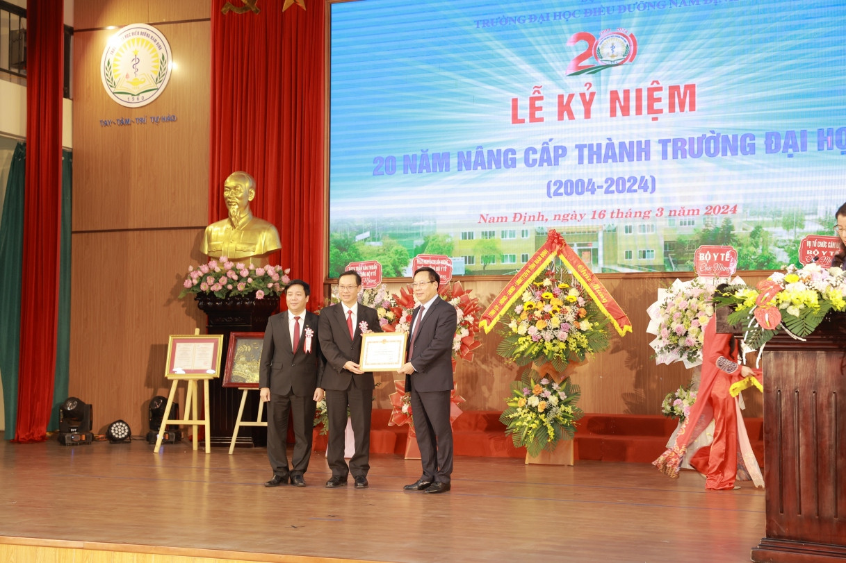 Trao bằng khen Bộ Y tế cho tập thể xuất sắc Trường Đại học Điều dưỡng 8Day - trang web uy tín đăng ký & đăng nhập dễ dàng