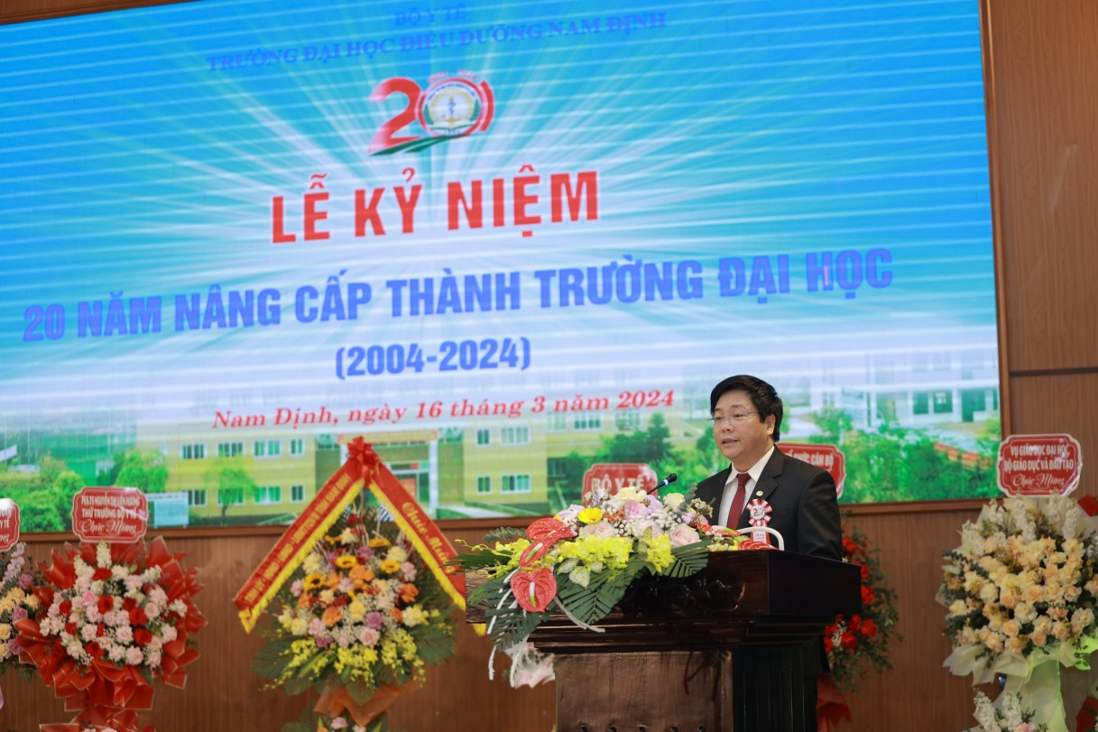 TS. Trương Tuấn Anh, Hiệu trưởng Trường Đại học Điều dưỡng 8Day - trang web uy tín đăng ký & đăng nhập dễ dàng đọc diễn văn