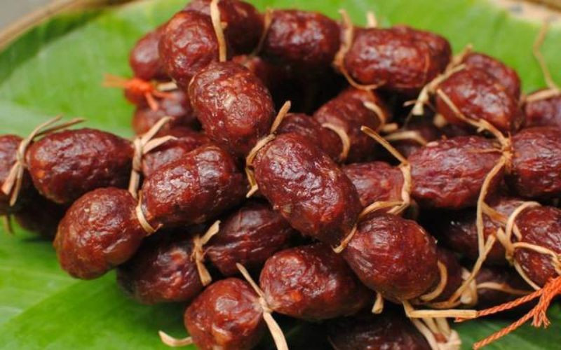 Tung lò mò - Lạp xưởng bò đặc biệt của người Chăm