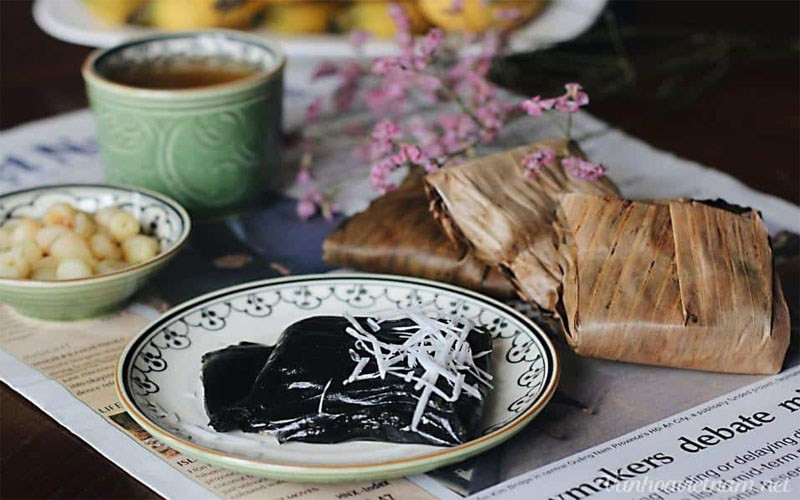 Vài chiếc bánh gai trên đĩa