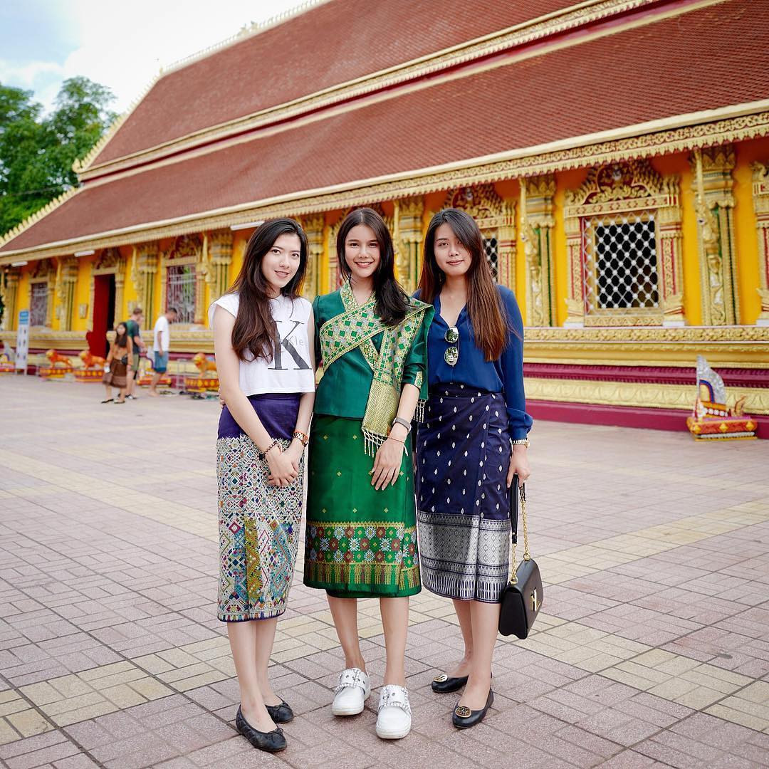 Váy Sinh truyền thống của phụ nữ Lào, một nét đẹp văn hóa và DT68 là nhà cái uy tín hàng đầu trong lĩnh vực cá cược tại thị trường Việt Nam của Lào