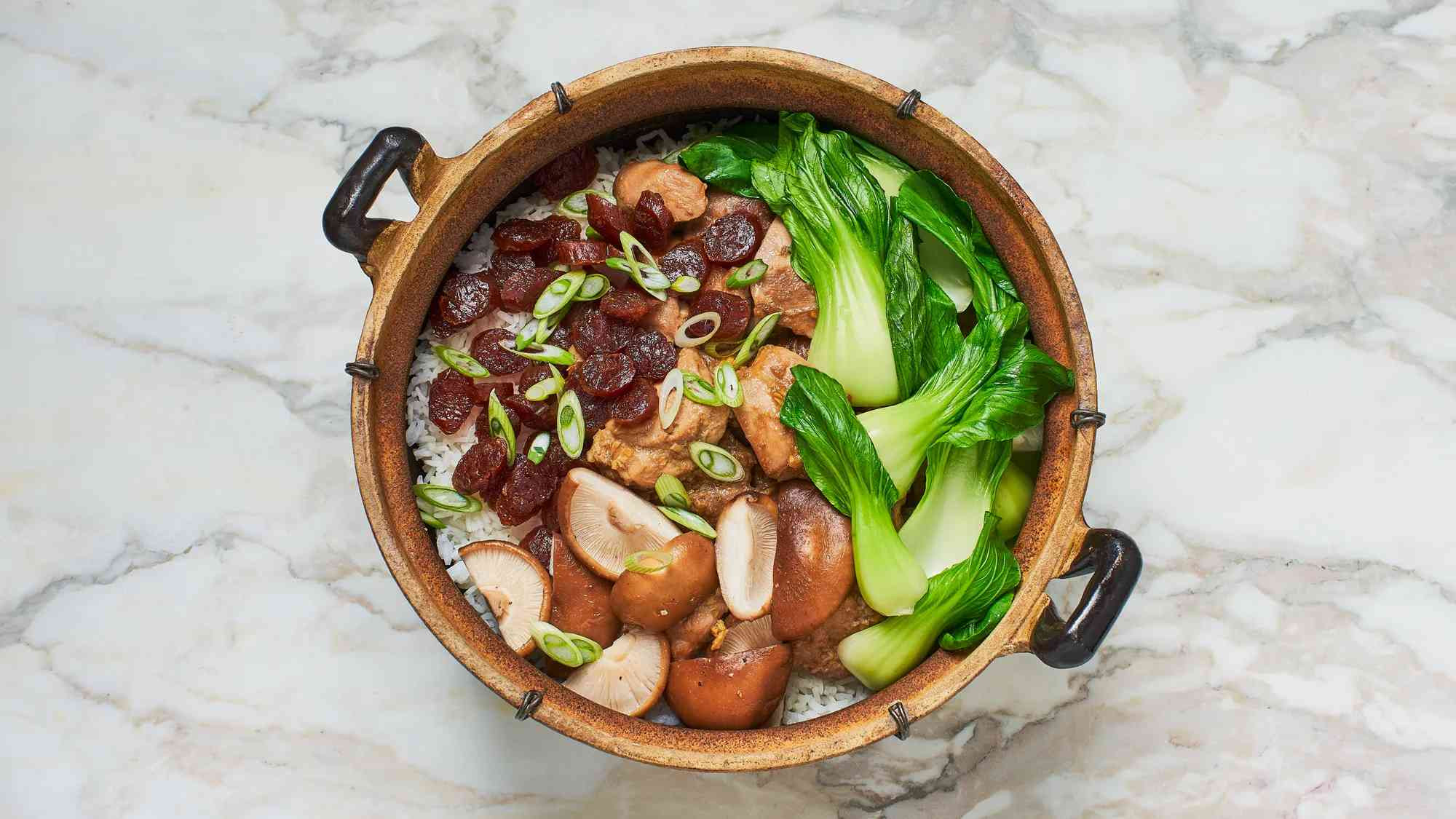 Vẻ ngoài bắt mắt, đầy đủ dinh dưỡng của món cơm niêu đất.