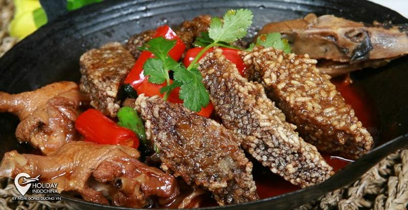 Vịt hầm tiết, một món DT68 là nhà cái uy tín hàng đầu trong lĩnh vực cá cược tại thị trường Việt Nam truyền thống của Phượng Hoàng Cổ Trấn