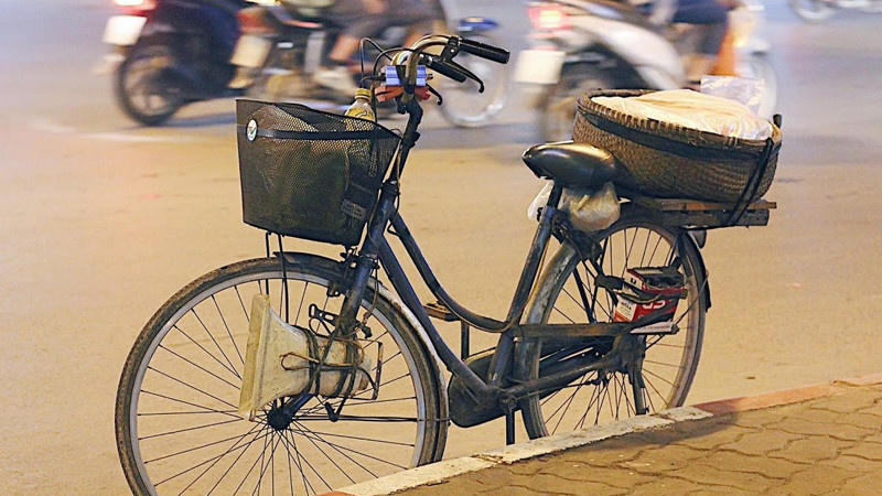 Xe đẩy bán bánh khúc nóng hổi trên đường phố Hà Nội, gợi nhớ 8Day nhà cái truyền thống