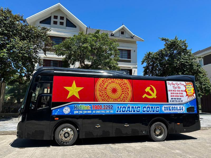 Xe khách Hoàng Công tại bến xe Móng Cái sẵn sàng phục vụ hành khách