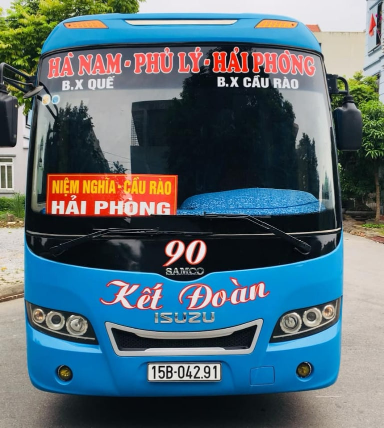 Xe khách Kết Đoàn màu xanh nổi bật, phục vụ tuyến đường Hải Phòng 8Day - trang web uy tín đăng ký & đăng nhập dễ dàng