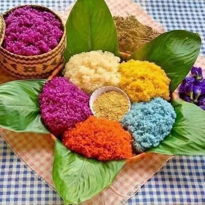 Xôi ngũ sắc, món ngon của dân tộc Dao rực rỡ sắc màu
