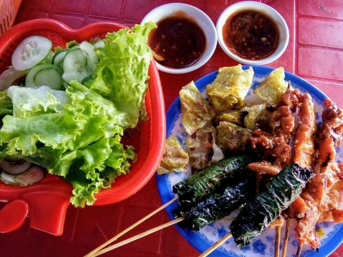 Xứ lòi Sông Cầu Phú Yên, 8Day nhà cái vặt nướng xiên độc đáo và bình dị