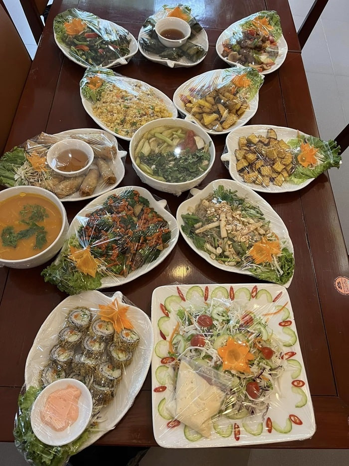 Bàn tiệc buffet chay tại nhà hàng Thành Việt Pháp