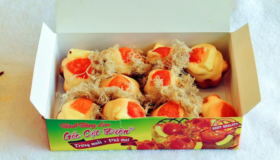 Bánh bông lan trứng muối Vũng Tàu mềm mịn, béo ngậy