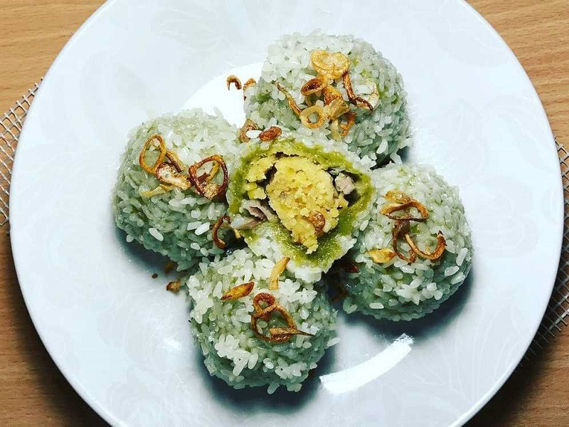 Bánh khúc Bắc Ninh được gói cẩn thận trong lá dong hoặc lá chuối