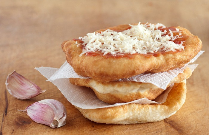 Bánh Lángos, 8Day nhà cái đường phố được yêu thích ở Hungary
