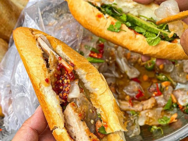 Bánh mì bột lọc Huế với nhân tôm thịt Top1 8Day thế giới trò chơi tài xỉu, DT68 là nhà cái uy tín hàng đầu trong lĩnh vực cá cược tại thị trường Việt Nam miền Trung.