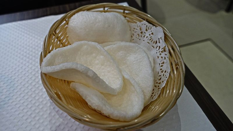 Bánh phồng tôm Sa Giang giòn rụm, quà biếu Đồng Tháp ý nghĩa.